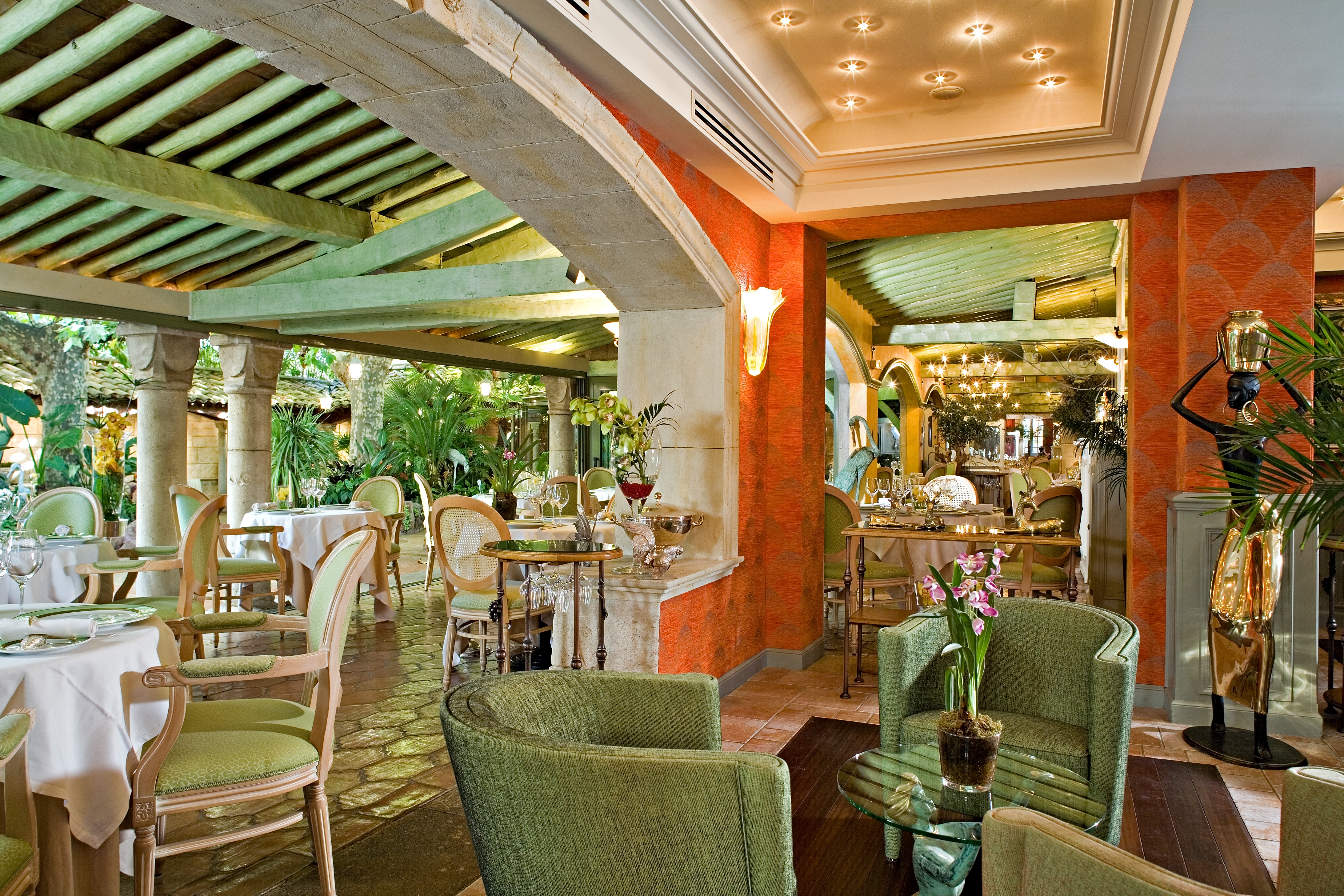 L'Oasis restaurant in Mandelieu-la-Napoule, France