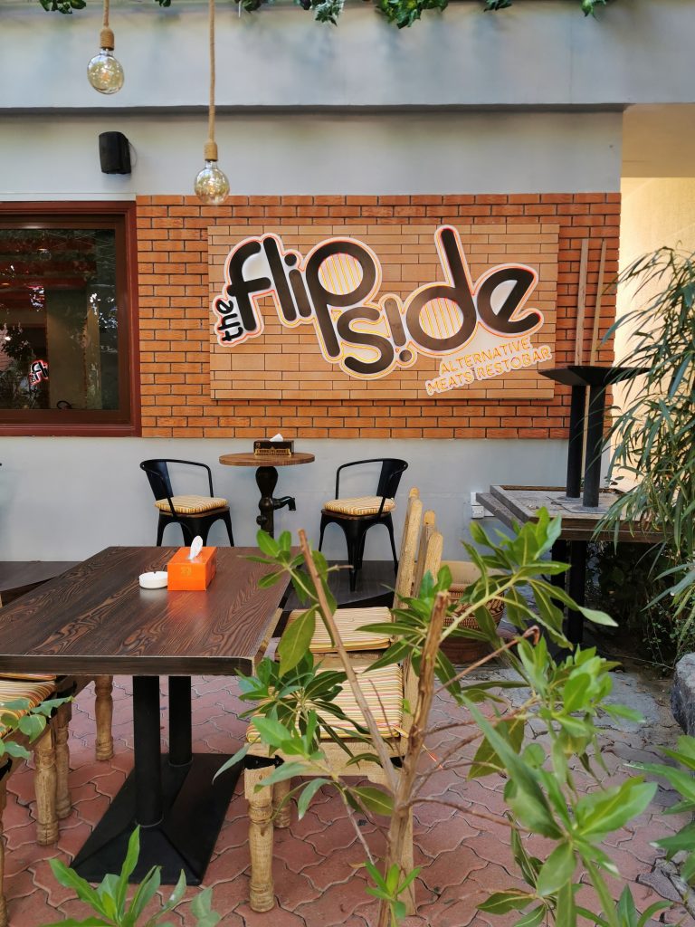 weekenduae Flipside Resto Bar 