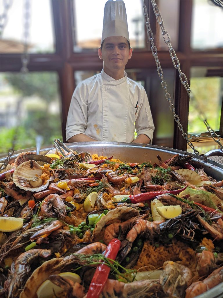 weekenduae Mega Brunch at Cuisines, Crowne Plaza Jumeirah, Dubai